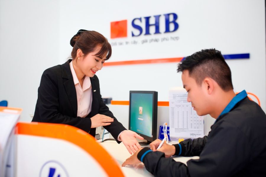 Nhân viên ngân hàng SHB thân thiện, hỗ trợ tư vấn các khoản vay tận tình