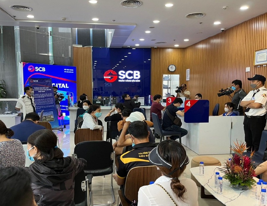 Khách hàng trả lãi ngân hàng SCB theo hai cách tính