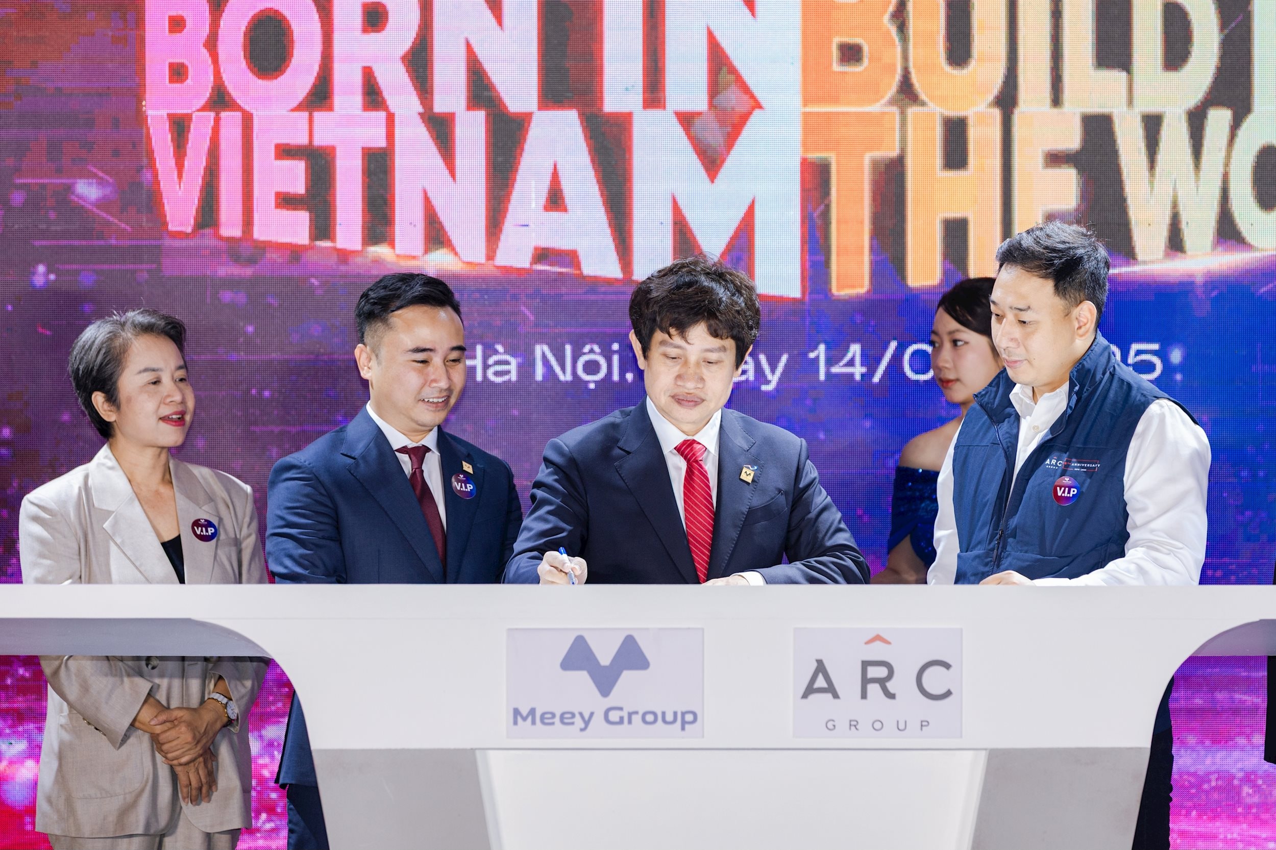 Lãnh đạo Meey Group và ARC Group đặt bút ký hợp tác chiến lược toàn diện