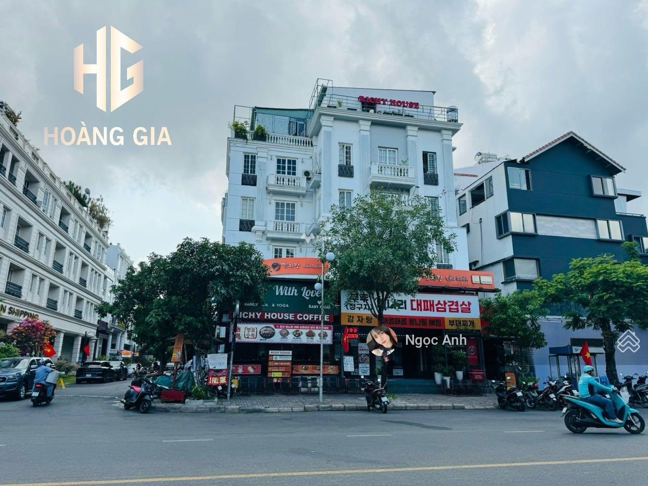 Cho thuê nhà 185 triệu/tháng, diện tích 222m2 tại Phường Tân Phong, Quận 7. Có thang máy-03