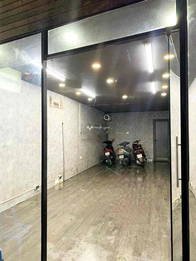 Cho thuê nhà giá 25 triệu, diện tích 120 m2, tại Ðức Chính, phường Nguyễn Thái Bình, quận 1-01