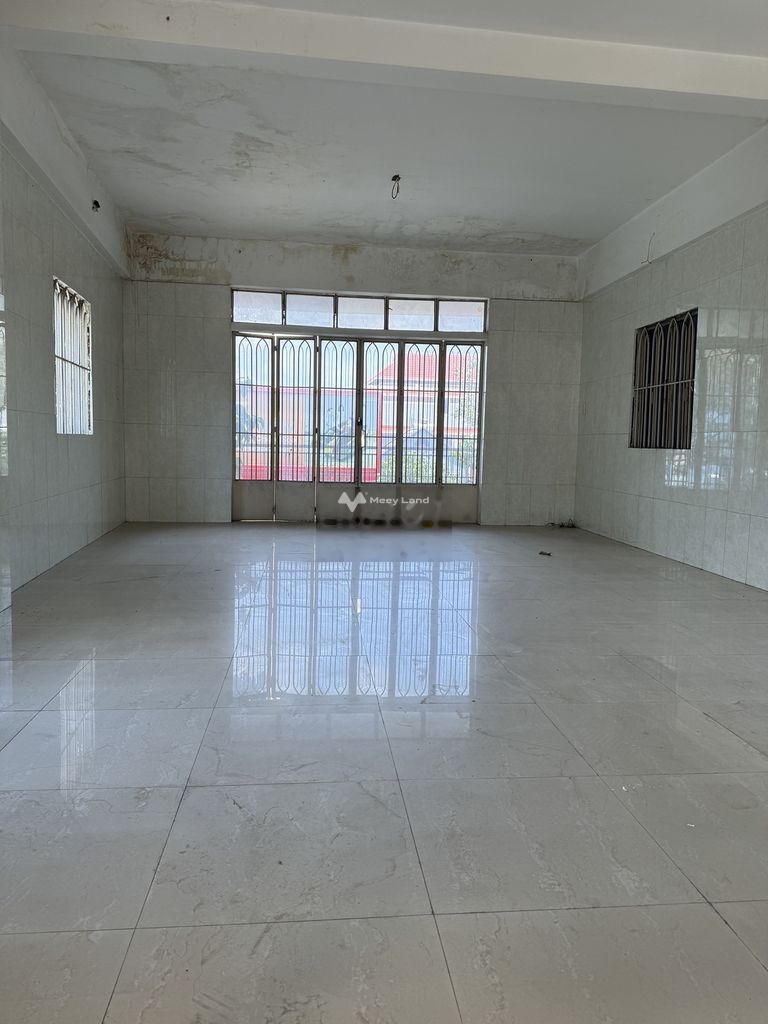 Cho thuê mặt bằng giá 18 triệu, diện tích 50 m2, tại Nguyễn Ái Quốc, phường Tân Tiến,-01