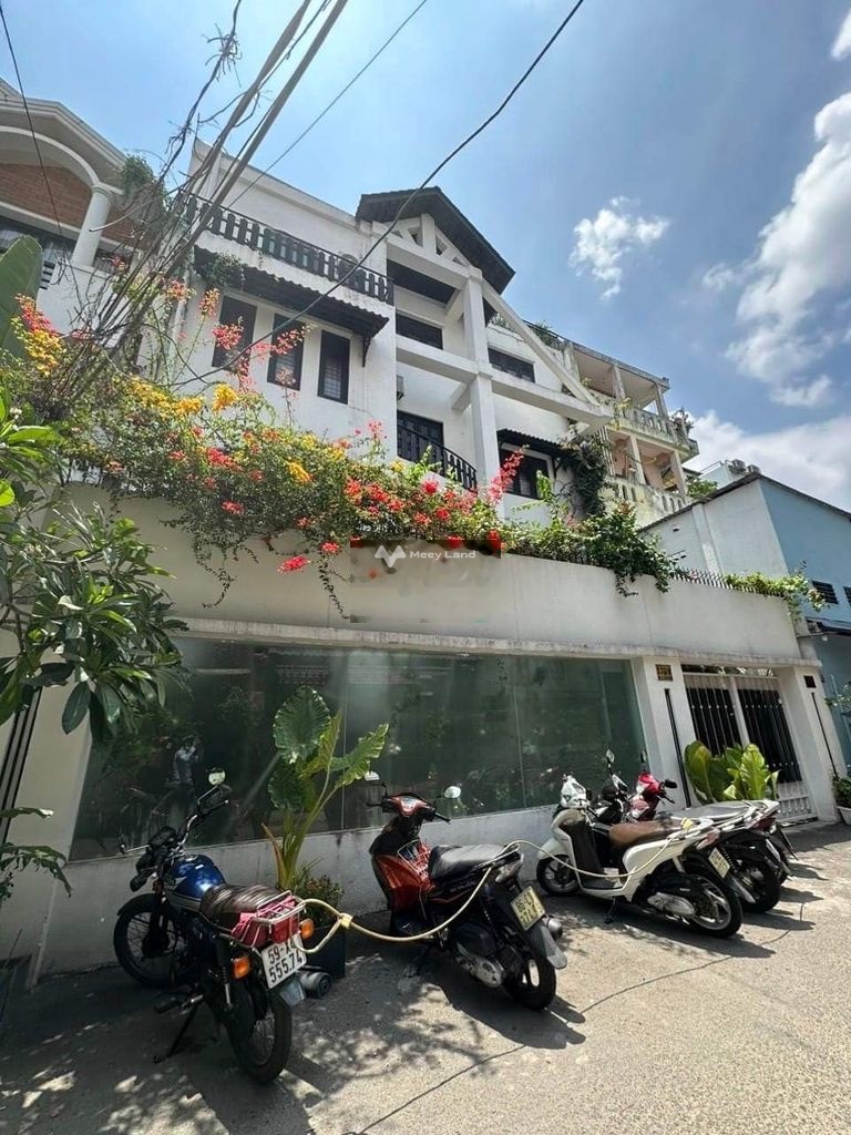 Cho thuê biệt thự giá 100 triệu, diện tích 500 m2, tại Nguyễn Văn Nguyễn, phường Tân Định, quận 1-02