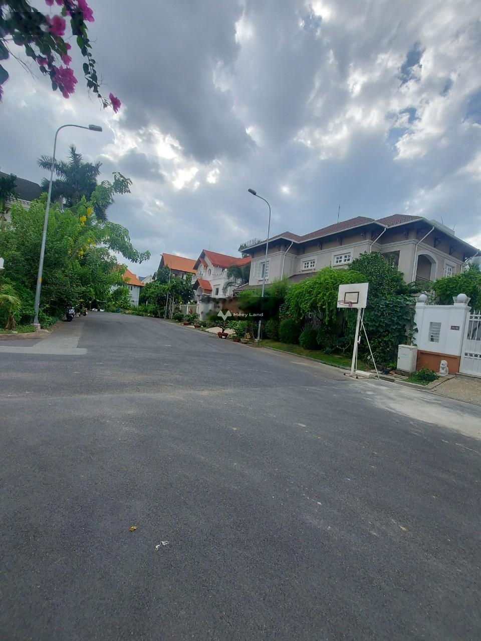 Bán đất thổ cư giá 85 tỷ, diện tích 500 m2, tại Nguyễn Văn Hưởng, phường Thảo Điền, quận 2-01