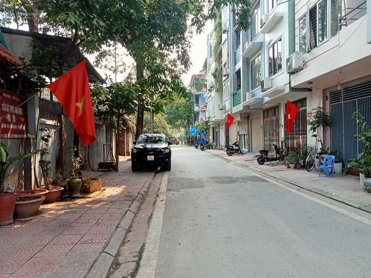Bán đất mặt phố Bồ Đề, Long Biên. Diện tích 465m2