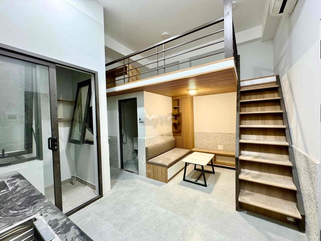 Cho thuê căn hộ duplex có ban công, cửa sổ gần chợ Tân Hương-02