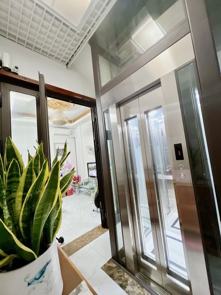 Nhà phân lô Nguyễn Chánh ô tô vào nhà, thang máy xịn, 5 tầng vẫn còn rất đẹp-03