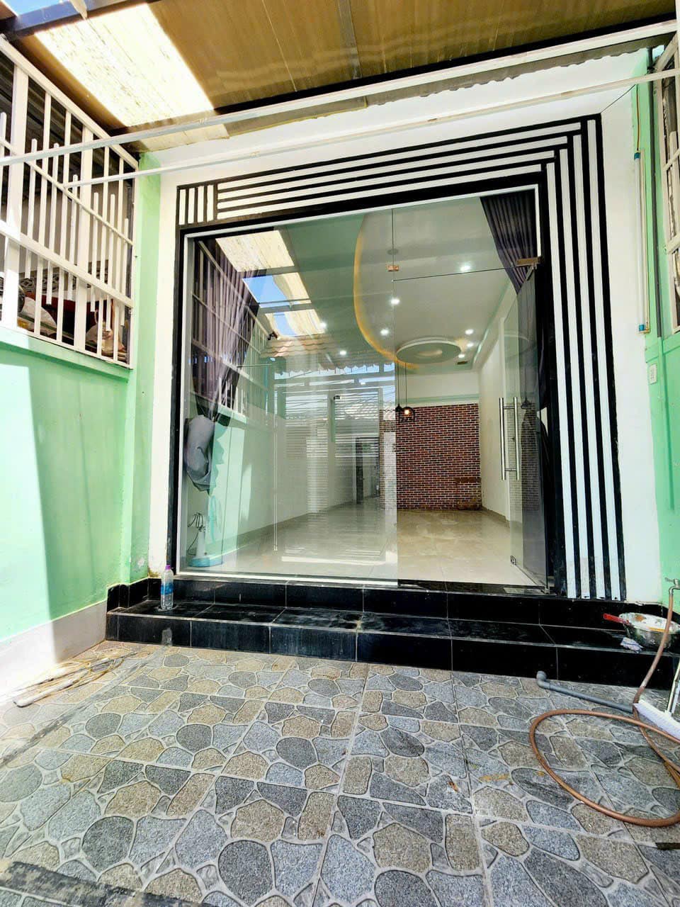 Bán nhà hẻm ô tô đi thông Lê Hồng Phong phường Phước Hải, 1 phòng ngủ, 1 toilet, giá 3,3 tỷ