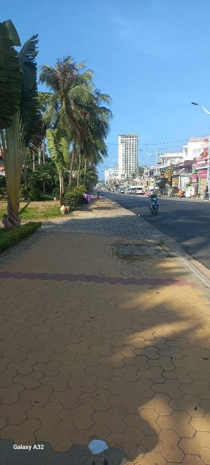 Cần bán đất khu phố 2 mặt tiền Nguyễn Đình Chiểu - Hàm Tiến-01