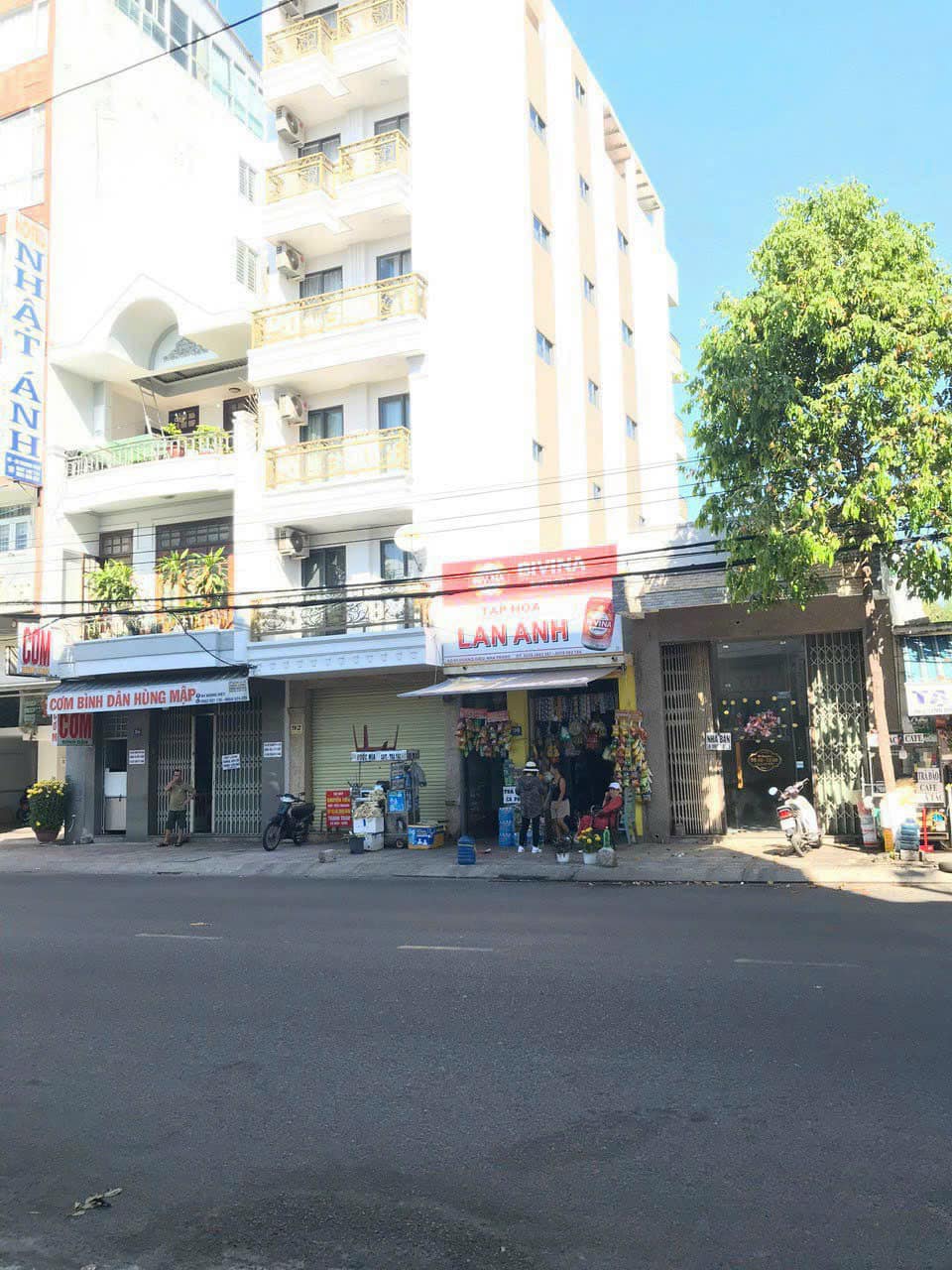 Cần bán căn nhà cấp 4, mặt tiền đường Hoàng Diệu cách biển Trần Phú 500m