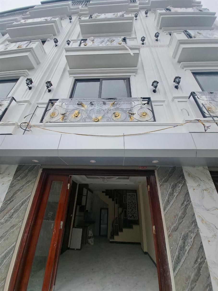 Chính chủ em bán nhà 30m2, 5 tầng ở 565 Bát Khối, Long Biên