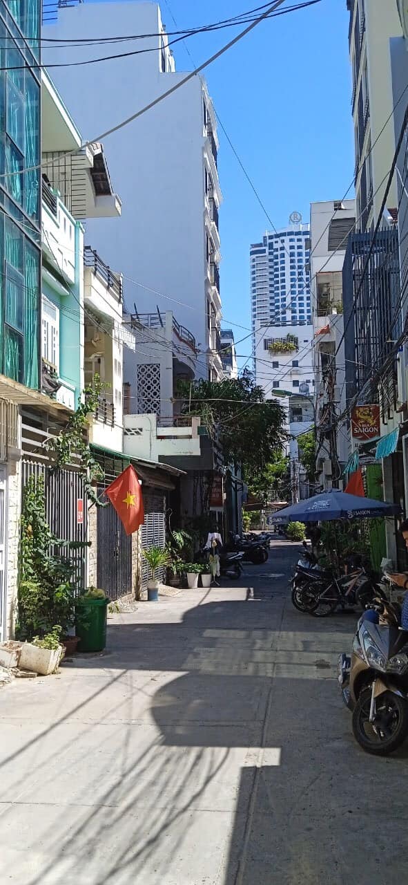 Bán nhà 6,5 tầng có 11 căn hộ cho thuê ngay Khu Phố Tây, Tân Lập, Nha Trang