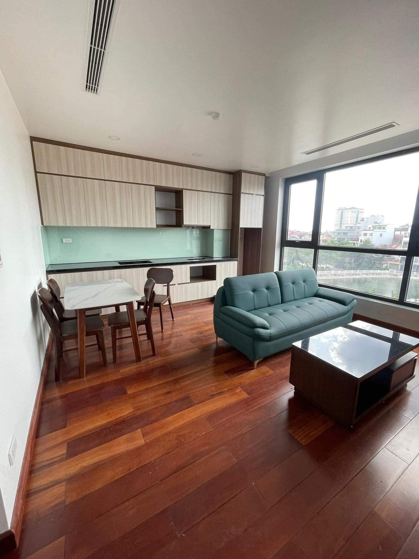 Cho thuê căn hộ chung cư mặt phố Lâm Hạ, quận Long Biên giá 9 triệu, diện tích 55 m2