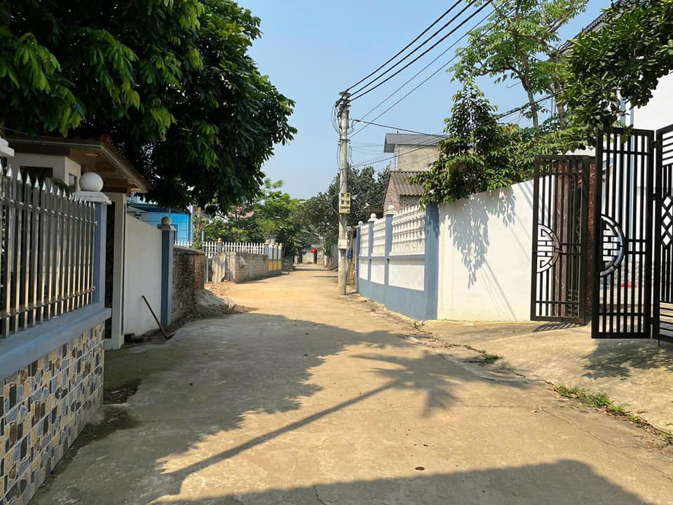 Chính chủ gửi bán lô đất bám đường liên thôn Đông Yên Quốc Oai Hà Nội