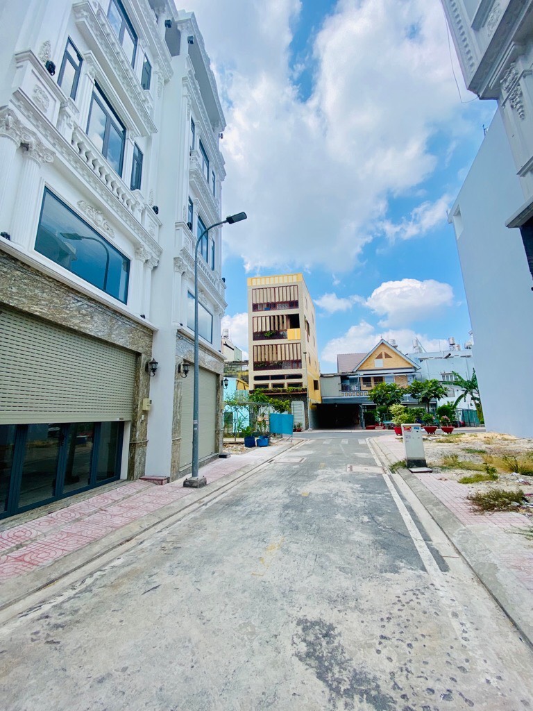Chủ gấp bán nhà mới đẹp - 52m2 - nhà 5 tầng, 5 phòng ngủ - hẻm xe tải tránh nhau Tân Phú