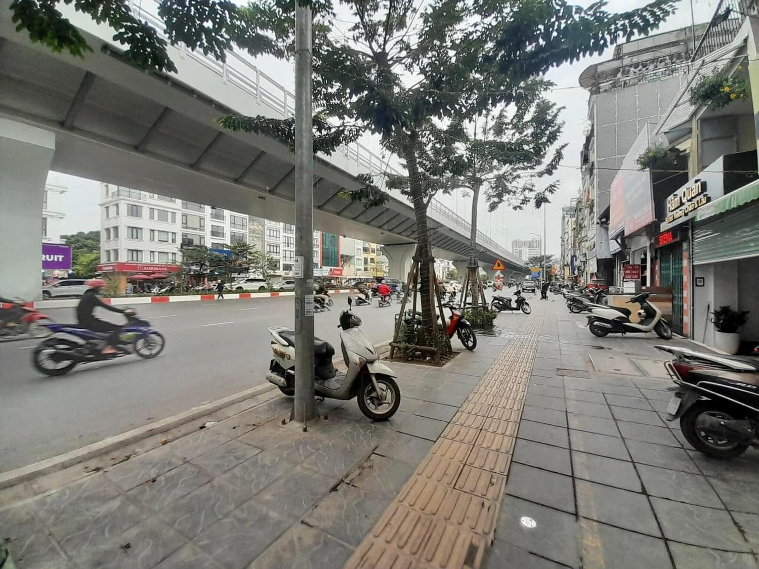 Cho thuê nhà 6 tầng thang máy - kinh doanh - vỉa hè rộng phố Minh Khai