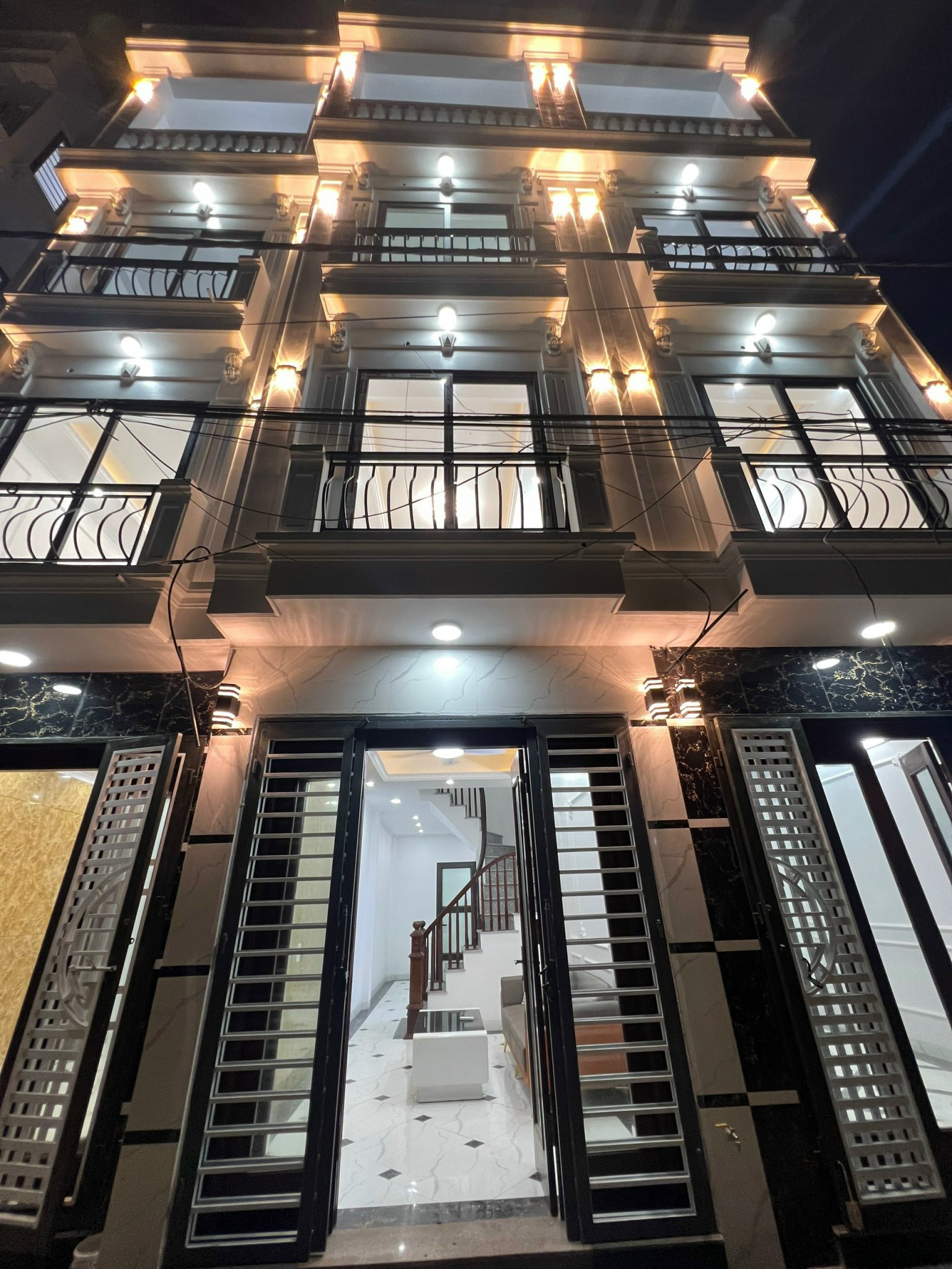 Nhà mới 4,5 tầng tại Yên Nghĩa cách khu đô thị Đô Nghĩa vài bước chân