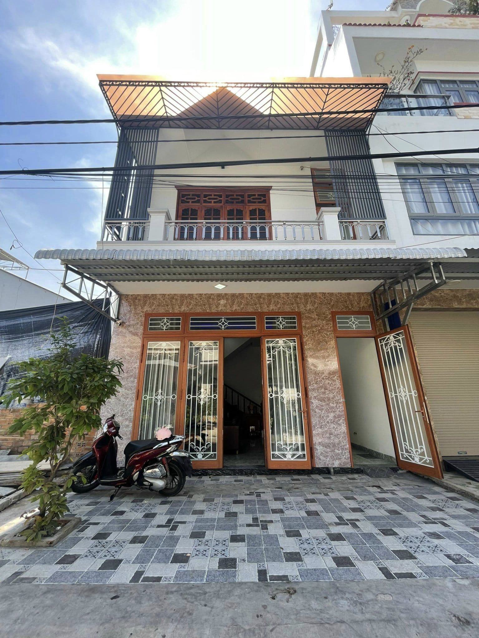 Bán nhà đẹp 2 tầng đường Bùi Xuân Phái, Hòn Rớ 1, Nha Trang