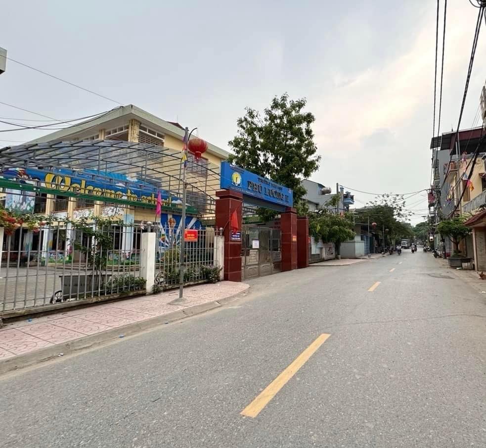 Siêu hot - Phú Lương - Hà Đông - Ô tô đỗ ngày đêm trước cổng nhà