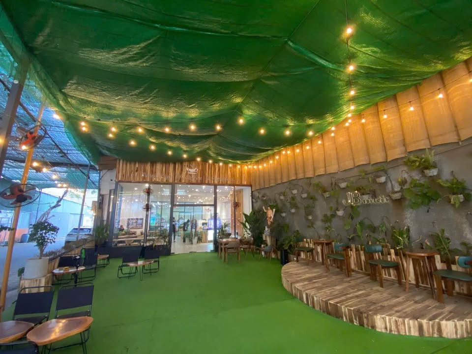 Sang gấp quán cà phê góc 2 mặt tiền . phường Trảng Dài DTSD : 700m2 ( ngang 8m)