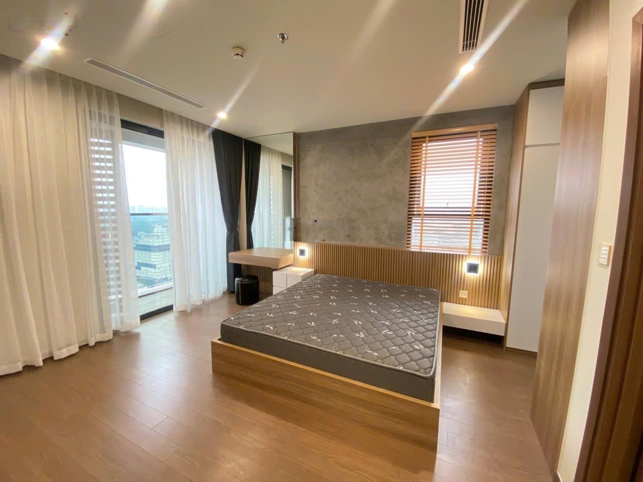 Bán nhà kinh doanh đỉnh cao-vỉa hè -sầm uất trung tâm quận long biên-dt rộng-70m2-nhô 300tr/m2