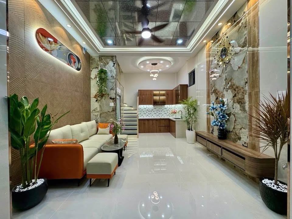 Продаётся дом, 4 спальни, 24 м², Quận 6