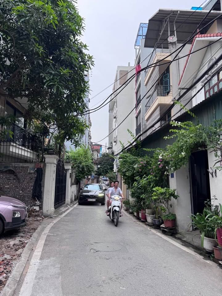 3-bedroom house for sale, 30 m², Long Biên