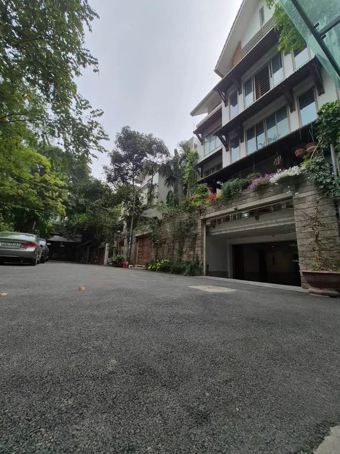 4-bedroom house for sale, 240 m², Tây Hồ
