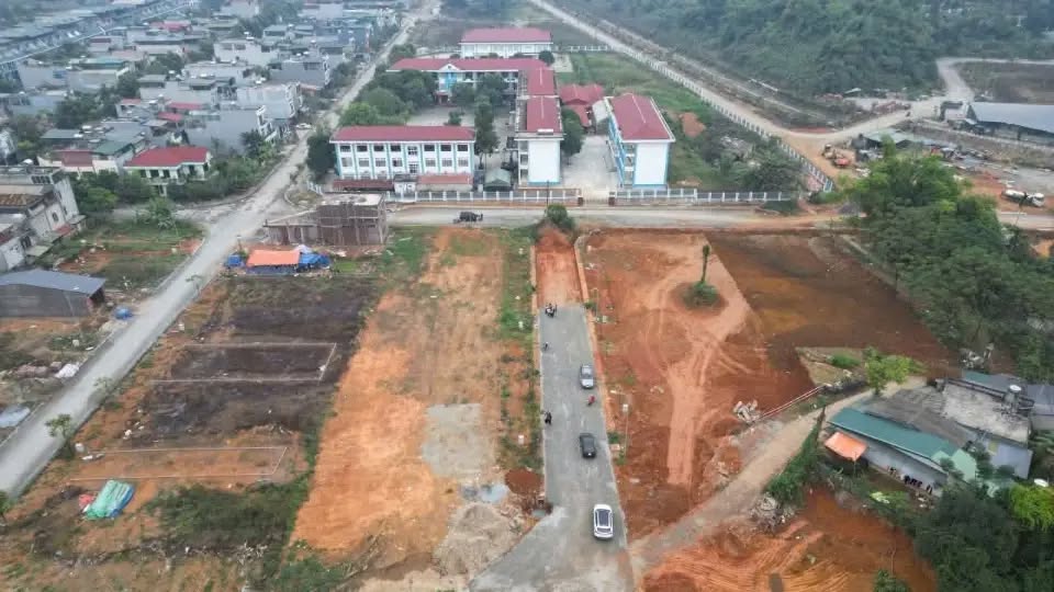 Bán nhanh lô đất 100m2 đường Nguyễn Danh Phương, Lào Cai - Giá 1.92 tỷ