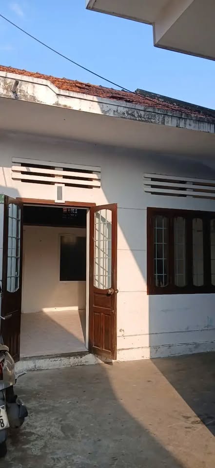 Bán nhà cấp 4 gác đúc hẻm Lê Thành Phương, Tuy Hòa, gần trường học, chợ, giá tốt