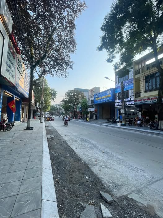 Nhà Lào Cai - Gần ngã 6 Kim Tân - Sầm uất kinh doanh