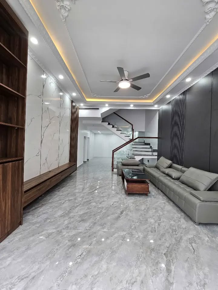 Nhà 4.5 tầng đẹp, 5 ngủ, ô tô đỗ cửa tại Đoàn Kết, Quán Nam, Hải Phòng - 4.4 tỷ