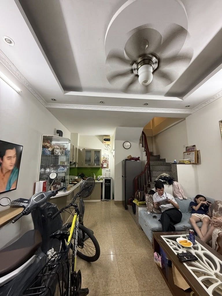 Продаётся дом, 3 спальни, 35 м², Cầu Giấy