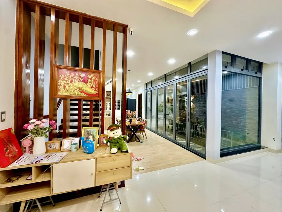 Nhà 2 tầng Lại Thế, 170m² ngang 7,2m, hướng Tây Nam, giá 4,3 tỷ