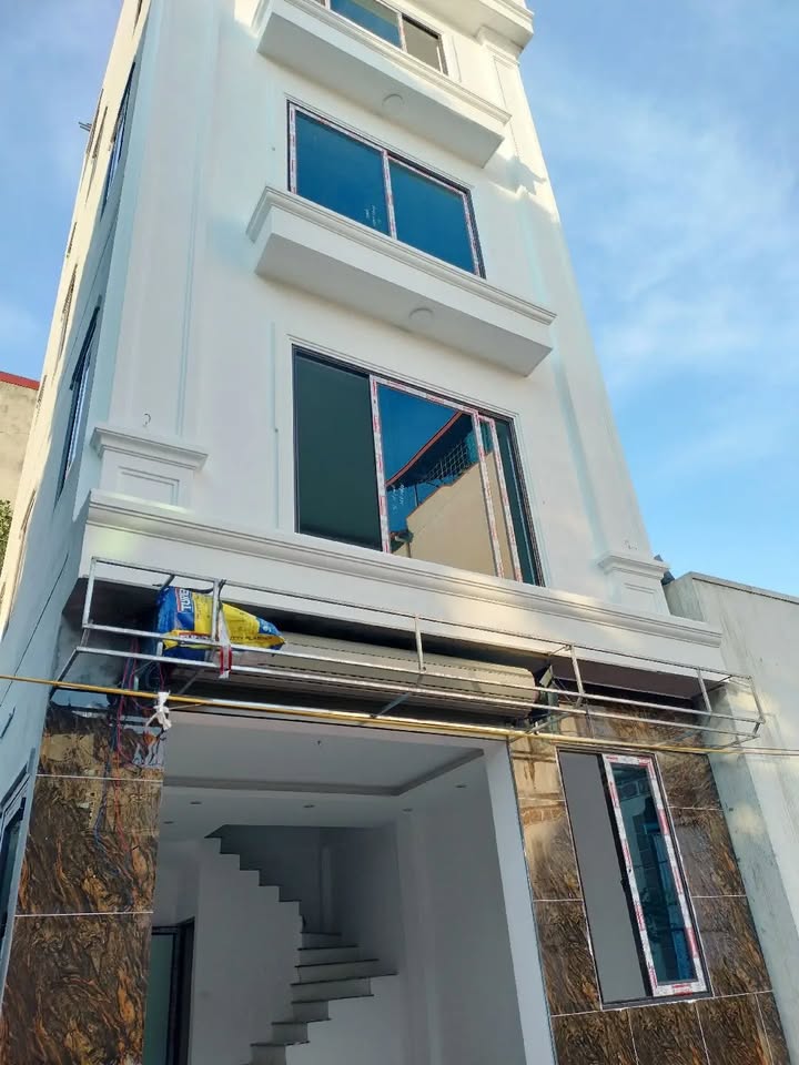 Tìm đâu ra căn nhà 5 tầng diện tích 40m2, mặt tiền tận 6,4m ở khu Dương Nội