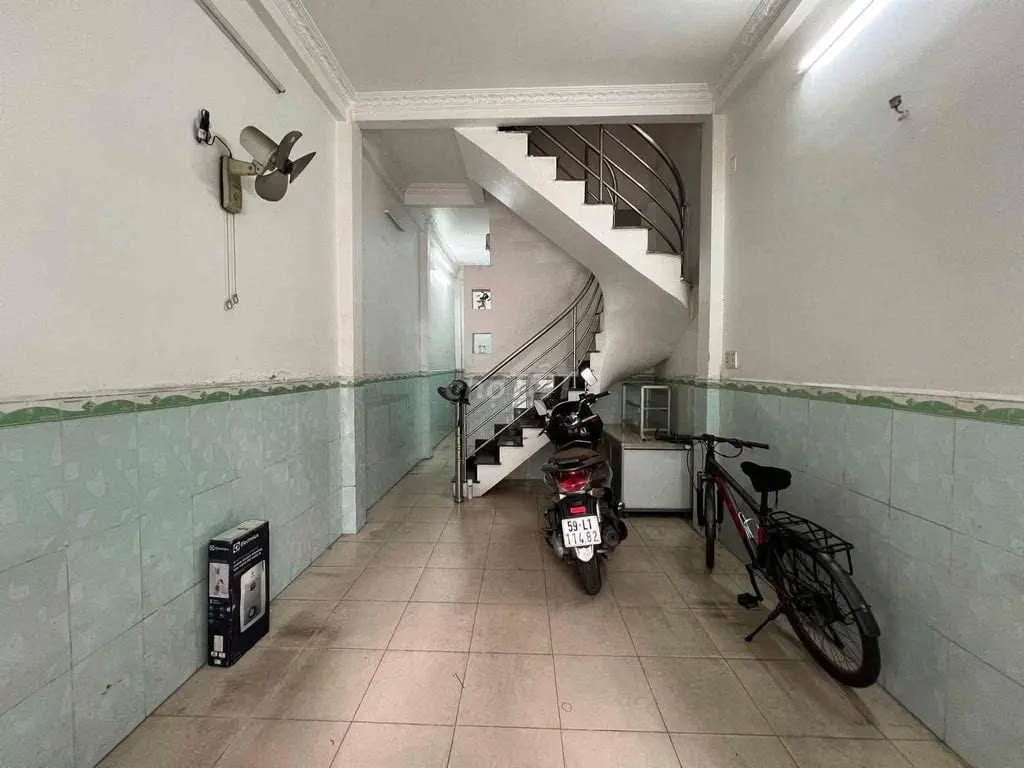 Nhà Trần Xuân Soạn 4 phòng ngủ, 2 lầu, hẻm yên tĩnh, sẵn sàng đón chủ mới