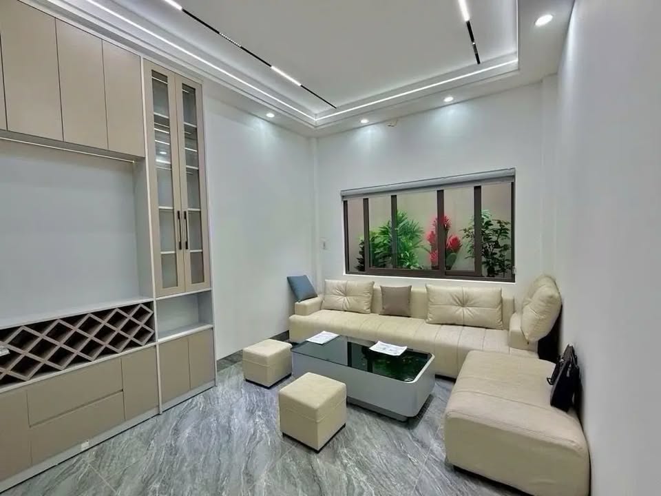 Chính chủ gửi bán căn nhà cực đẹp trung tâm Đống Đa, ô tô đỗ cửa, 2 thoáng vĩnh viễn