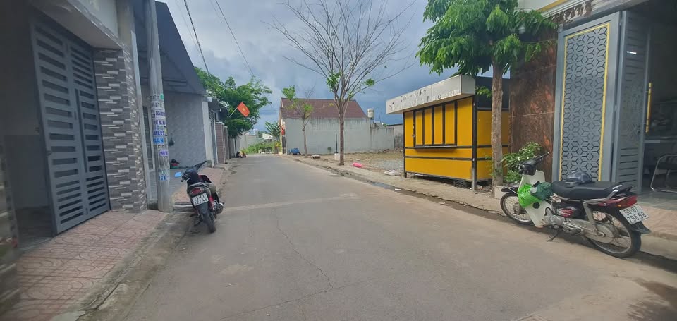 Bán nhà tại ấp 1 Sông Trầu, đường bê tông 5m