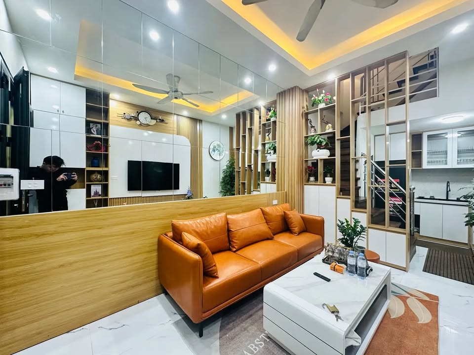 Bán nhà đẹp 4 tầng tại Giáp Bát, Hoàng Mai, 20m ra phố