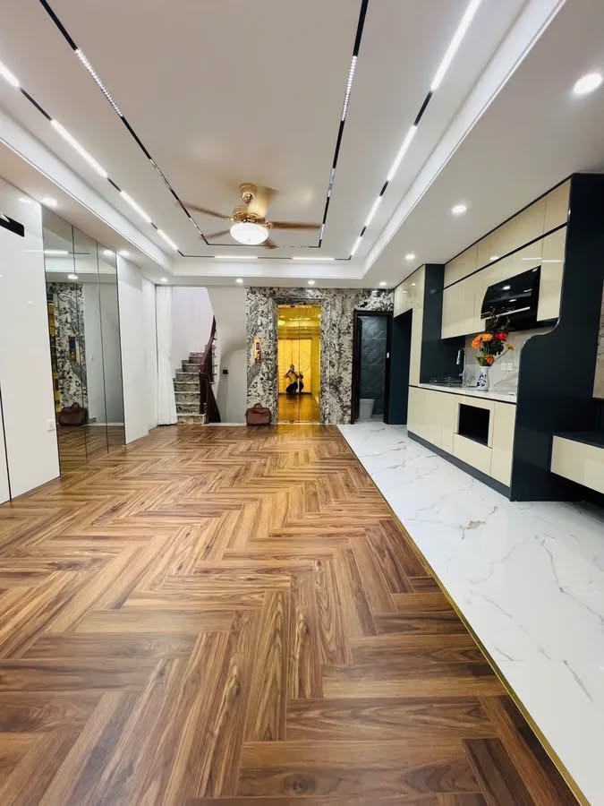 Bán nhà Trần Duy Hưng, Cầu Giấy, thang máy, lô góc, ô tô, diện tích 52m2, mặt tiền 5m, giá 23.7 tỷ