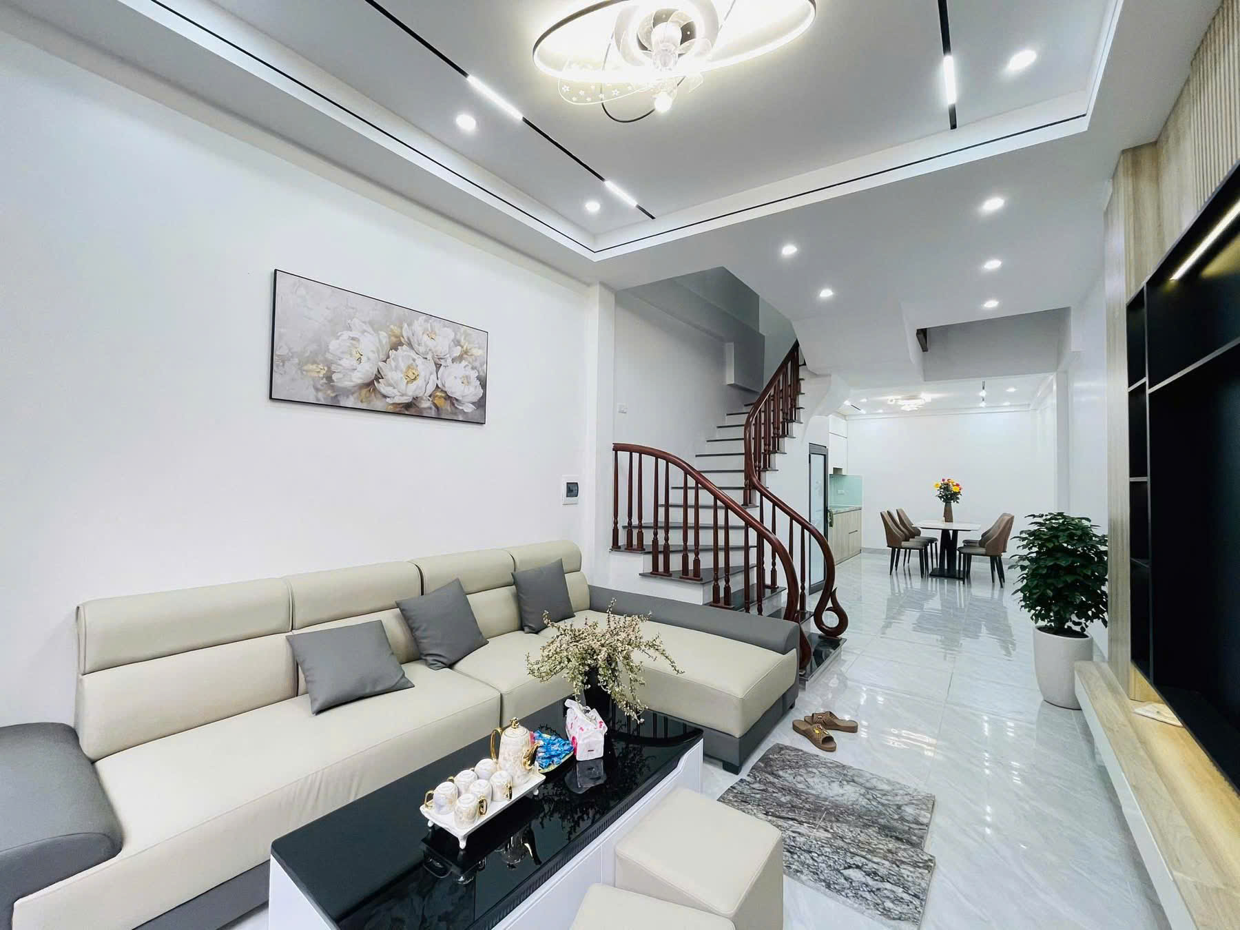 Продаётся дом, 4 спальни, 43 м², Hai Bà Trưng