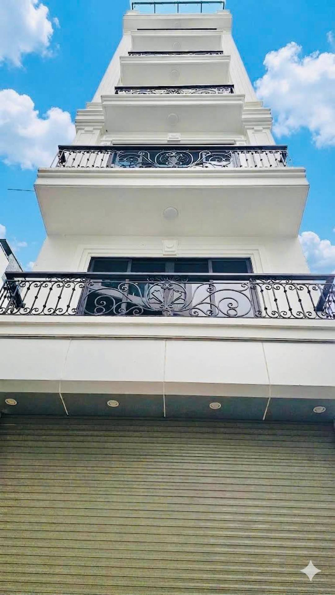 Продаётся дом, 7 спален, 66 м², Long Biên