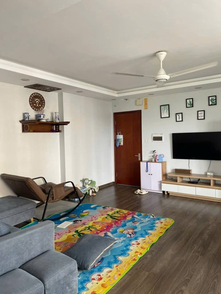 Продаётся квартира, 2 спальни, 70 м², Long Biên