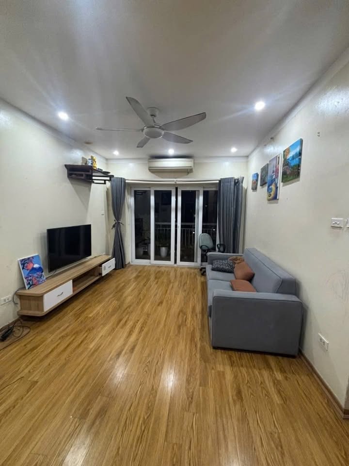 Сдаётся квартира, 2 спальни, 76 м², Long Biên