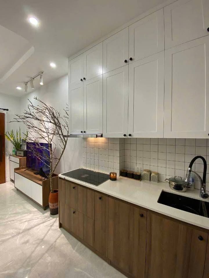 Продаётся квартира, 2 спальни, 70 м², Long Biên