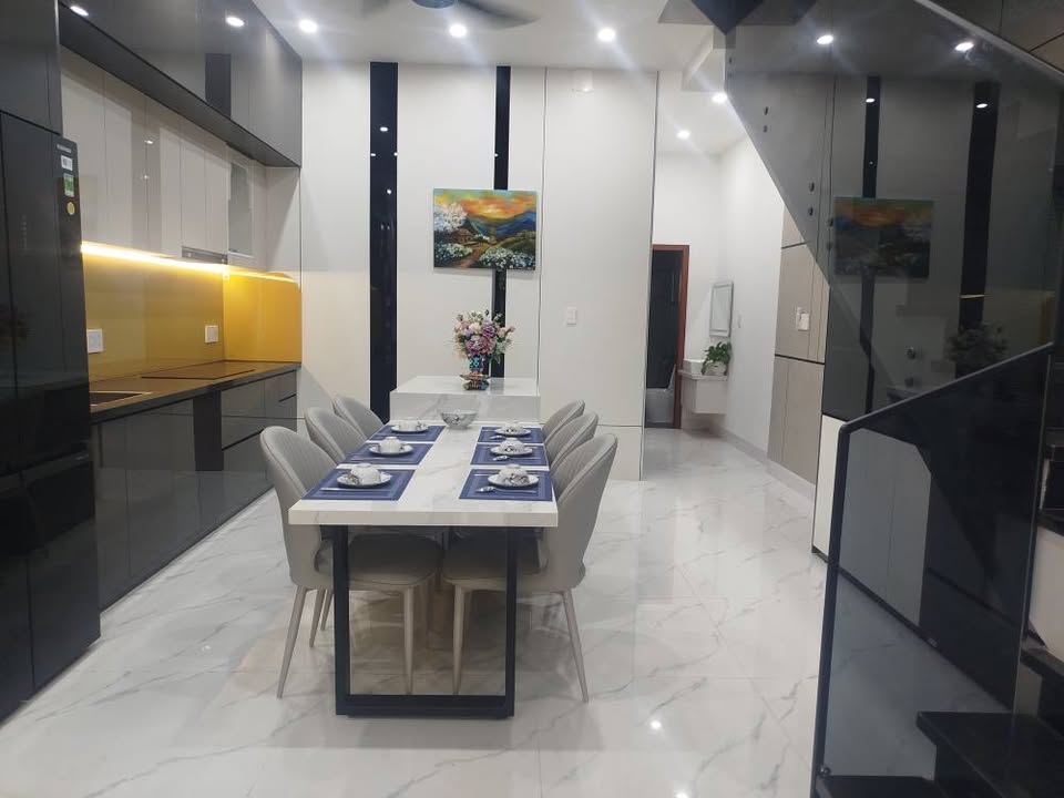 House for sale, 100 m², Long Biên