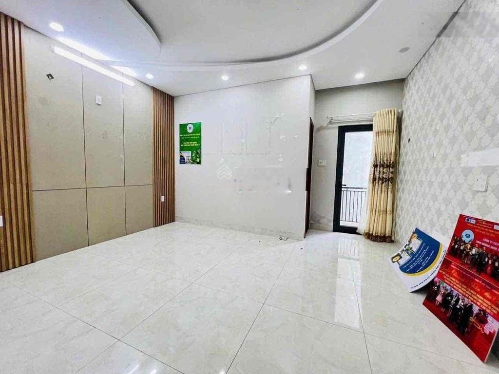 Cho thuê nhà 4 tầng Nguyễn Phước Lan, có thang máy, PCCC