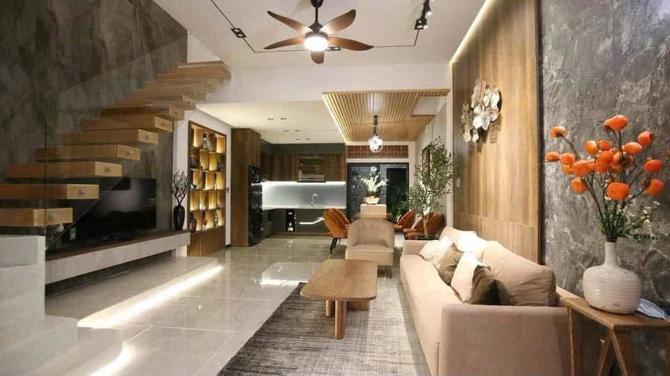Дом на 3 этажа, 3 спальни, фасад на Nguyễn Chích, Hoà Minh