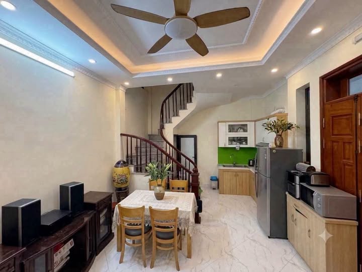 3-bedroom house for sale, 32 m², Long Biên