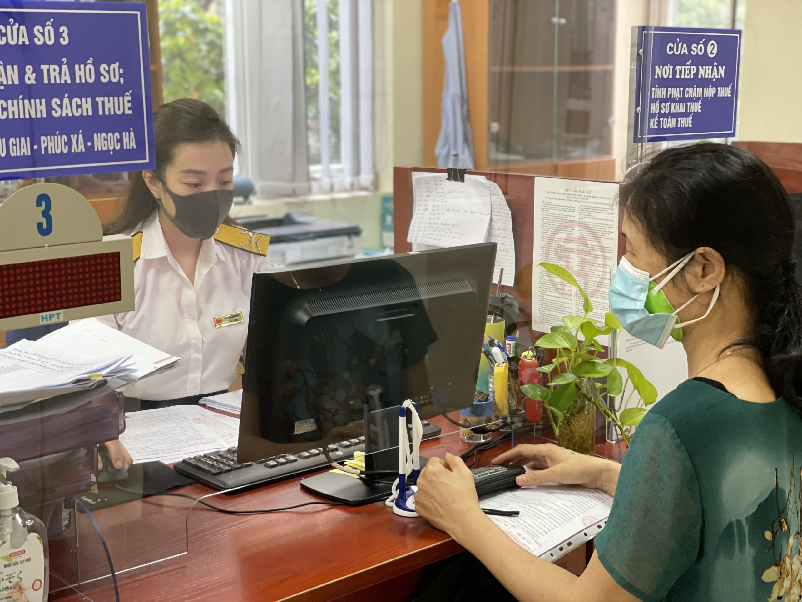 Nếu cá nhân cho thuê nhà đạt doanh thu trên 100 triệu đồng/năm dương lịch thì sẽ phải đóng thuế thu nhập cá nhân và thuế giá trị gia tăng VAT (ảnh minh họa)